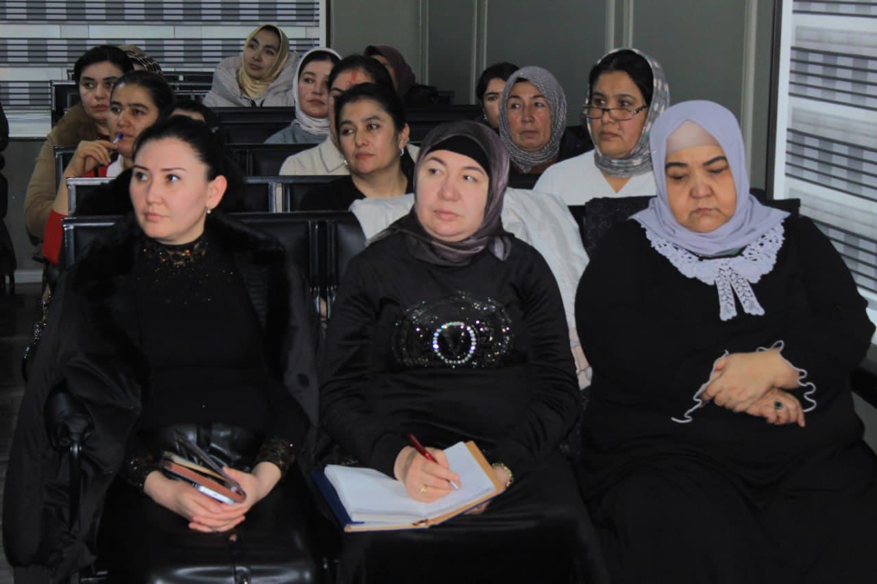 “Korrupsiya – taraqqiyot kushandasi” mavzusida davra suhbati o‘tkazildi