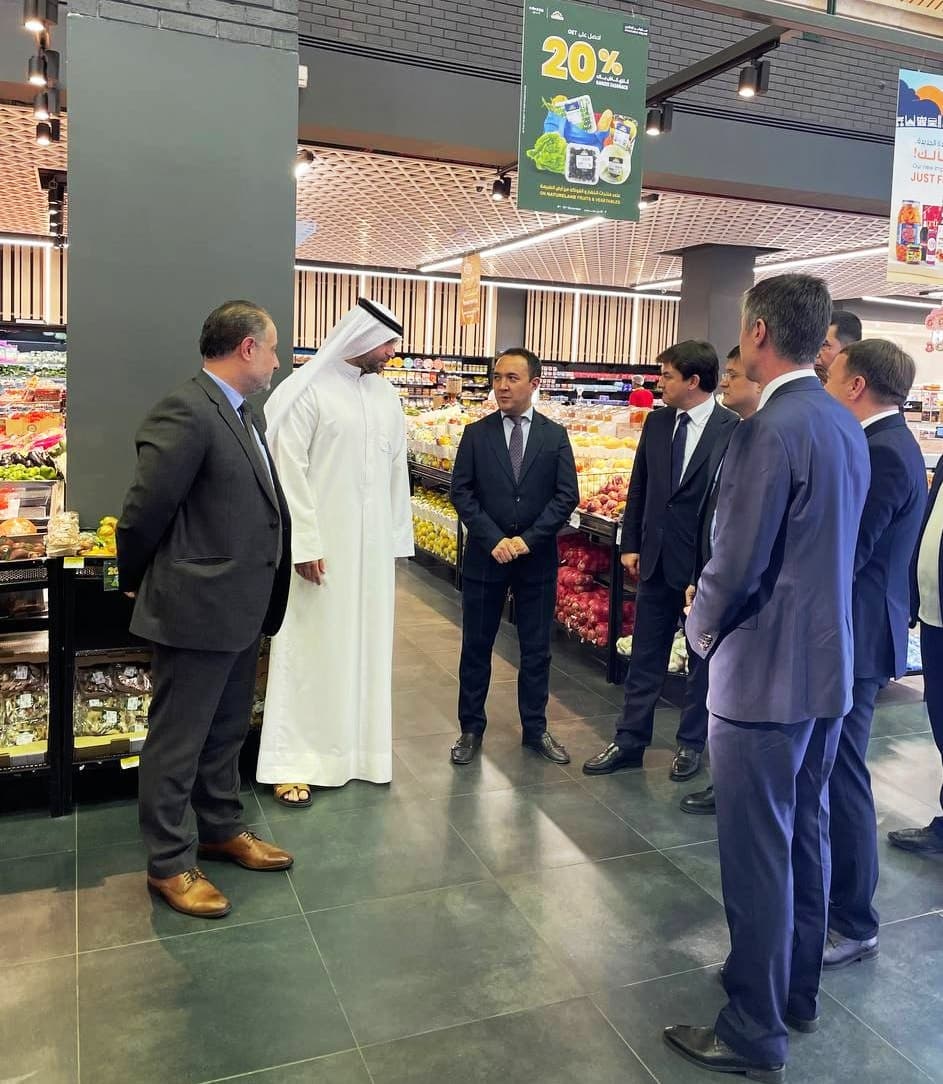 Quvayt shahrida joylashgan “Sharq Sultan” yirik savdo-ko‘ngilochar markazida tashkil etilgan ko‘rgazmada O‘zbekiston qishloq xo‘jaligi mahsulotlari bilan bir qatorda Farg‘ona viloyatida yetishtirilgan sifatli quruq mevalar va turli xil shirinliklar keng n