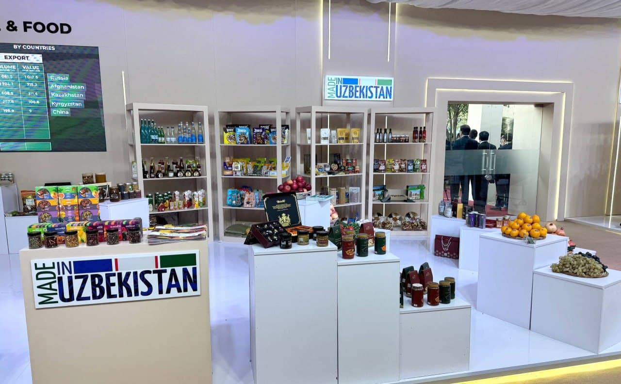 Islomobodda bo‘lib o‘tgan “Made in Uzbekistan” ko‘rgazmasida tumanimizda faoliyat ko‘rsatayotgan tadbirkorlar tomonidan namoyish etilgan oziq-ovqat mahsulotlari ham ishtirokchilarga manzur bo‘ldi