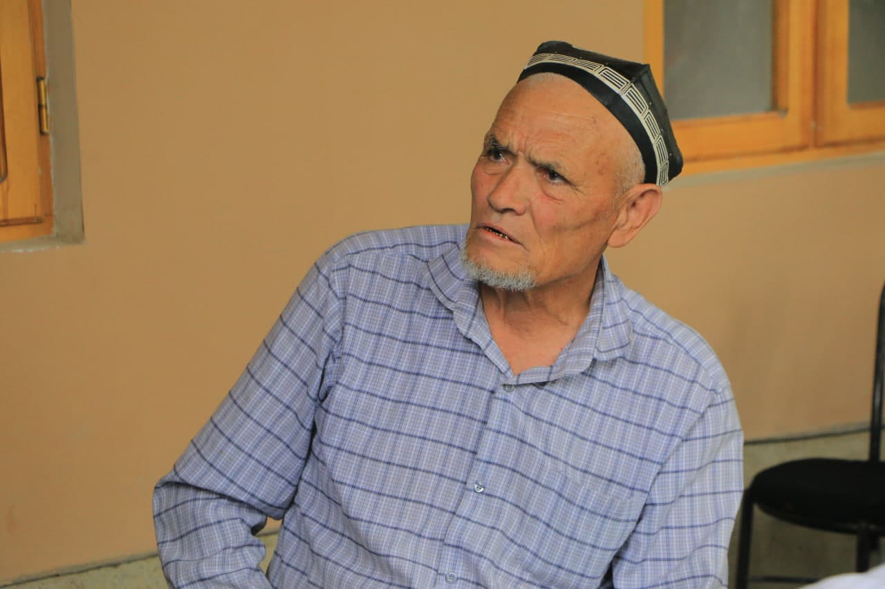 Aholi bilan muloqot: tuman hokimining mahalladigi sayyor qabulida fuqarolarning o‘ttizga yaqin murojaatlari o‘rganildi