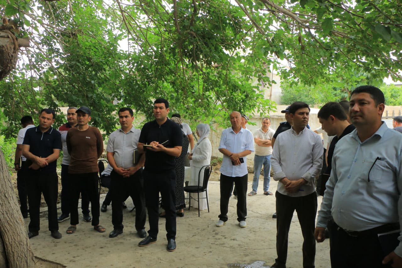 Aholi bilan muloqot: tuman hokimining mahalladigi sayyor qabulida fuqarolarning o‘ttizga yaqin murojaatlari o‘rganildi