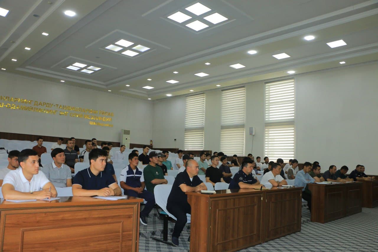 Yoshlar bilan navbatdagi ochiq muloqot va ular uchun mehnat yarmarkasi o‘tkazildi