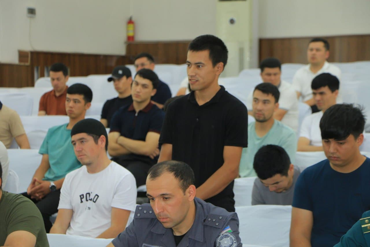 Yoshlar bilan navbatdagi ochiq muloqot va ular uchun mehnat yarmarkasi o‘tkazildi