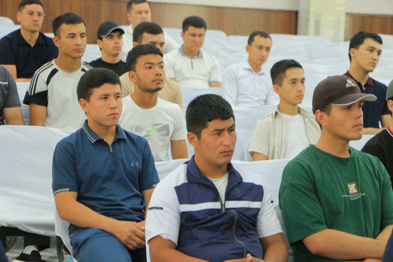Yoshlar bilan navbatdagi ochiq muloqot va ular uchun mehnat yarmarkasi o‘tkazildi