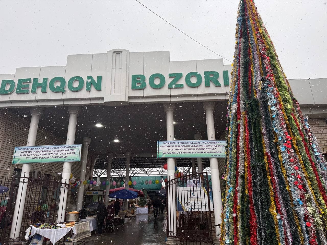 DISCOUNTED NEW YEAR FAIR PRODUCTS — A DECORATION FOR YOUR TABLE