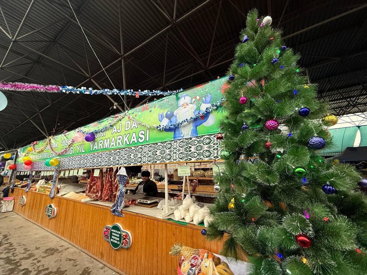 DISCOUNTED NEW YEAR FAIR PRODUCTS — A DECORATION FOR YOUR TABLE