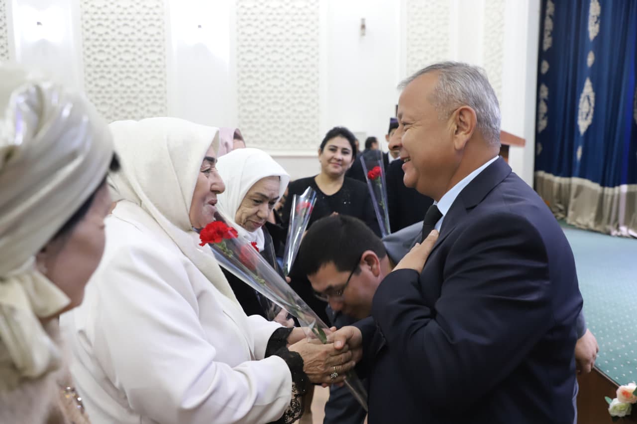 СИЗ ҲАМИША ЭЪЗОЗ ВА ЭЪТИБОРМИЗДАСИЗ, АЗИЗ АЁЛЛАР!