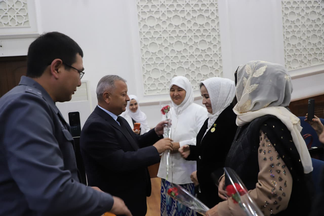 СИЗ ҲАМИША ЭЪЗОЗ ВА ЭЪТИБОРМИЗДАСИЗ, АЗИЗ АЁЛЛАР!