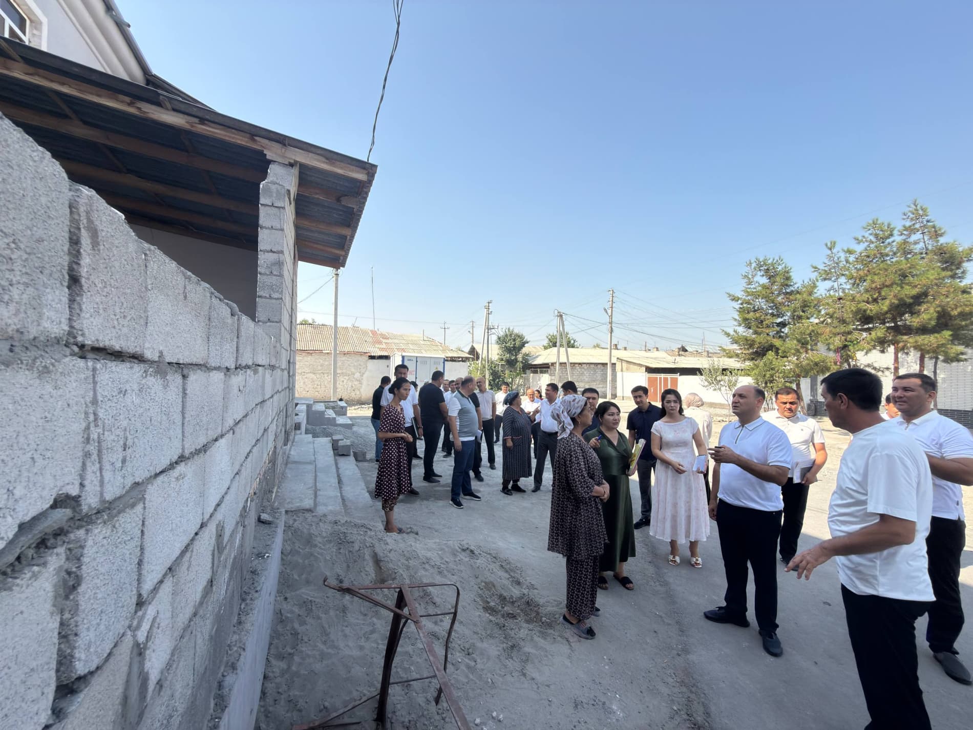 Mahalladagi muammolar manzilli o‘rganilib, amaliy yechimlar belgilanmoqda
