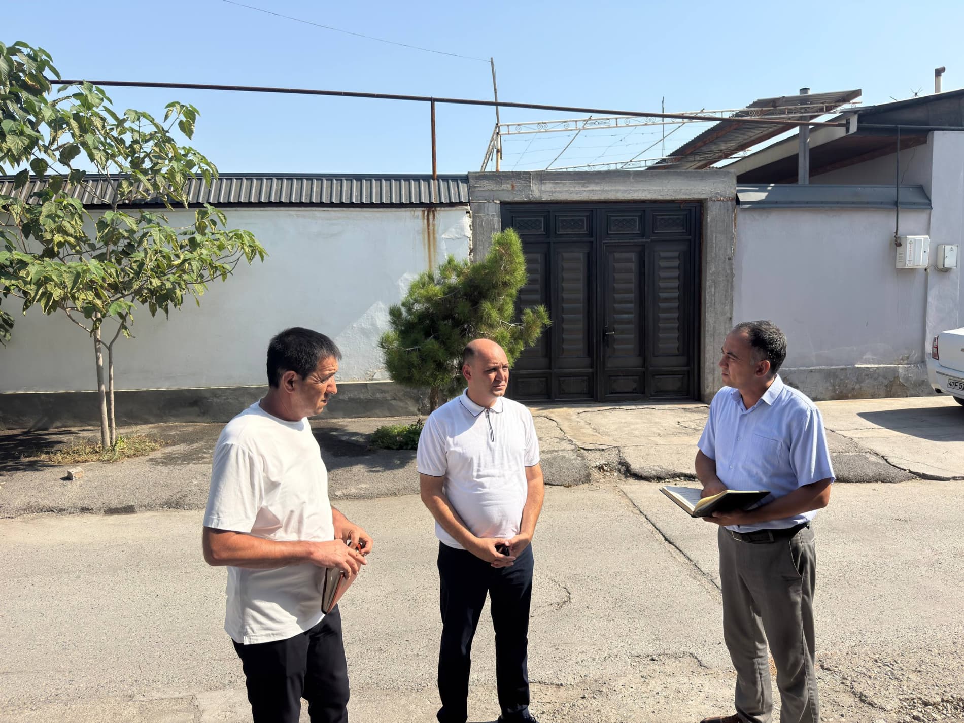 Mahalladagi muammolar manzilli o‘rganilib, amaliy yechimlar belgilanmoqda