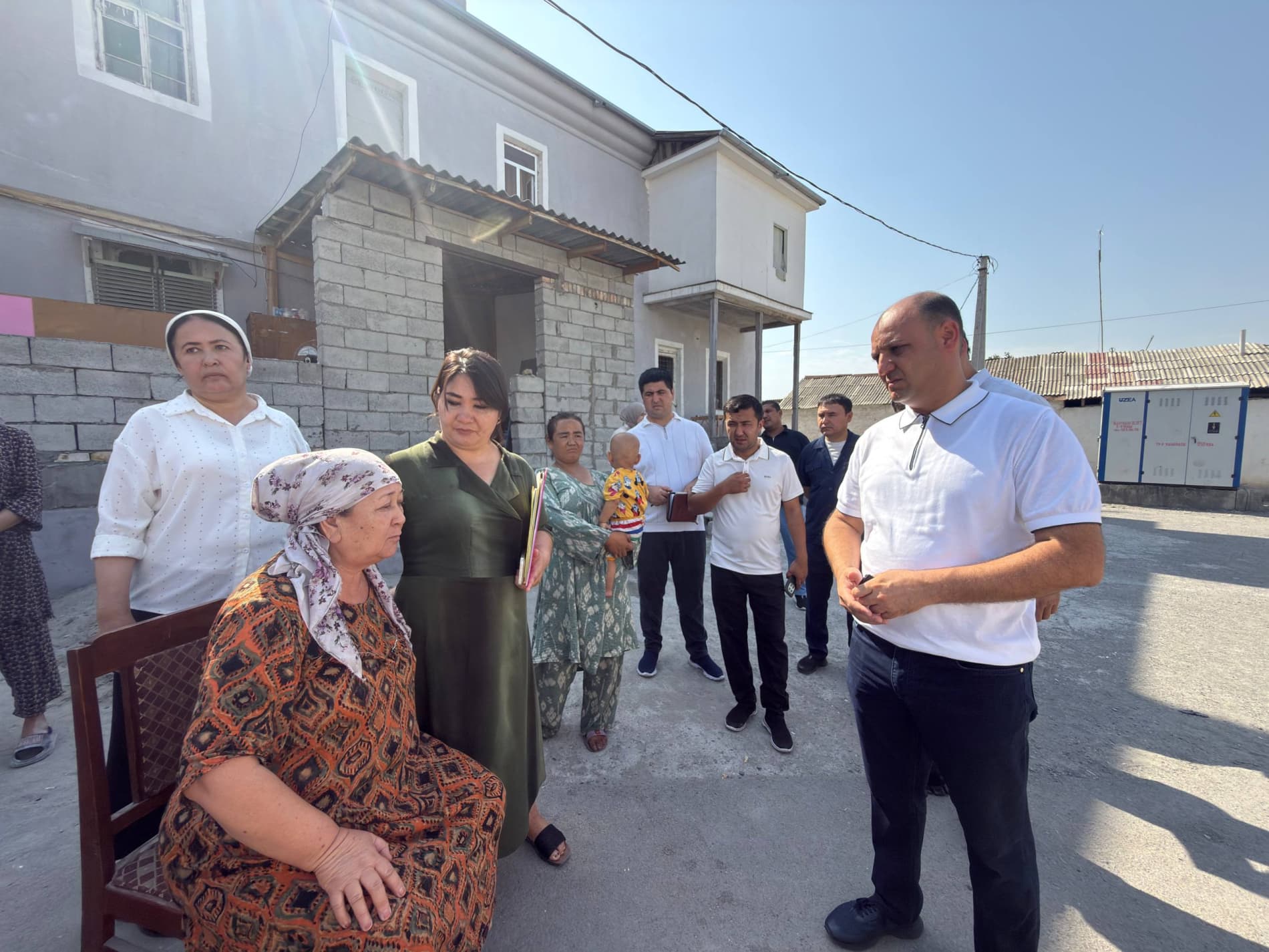 Mahalladagi muammolar manzilli o‘rganilib, amaliy yechimlar belgilanmoqda