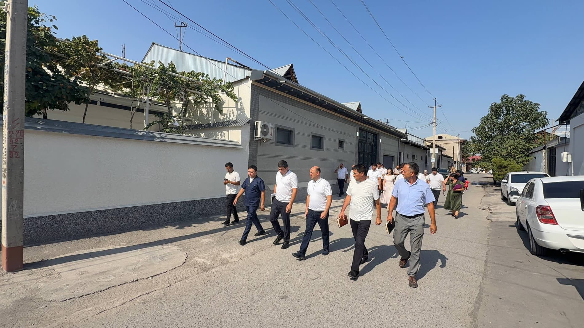 Mahalladagi muammolar manzilli o‘rganilib, amaliy yechimlar belgilanmoqda