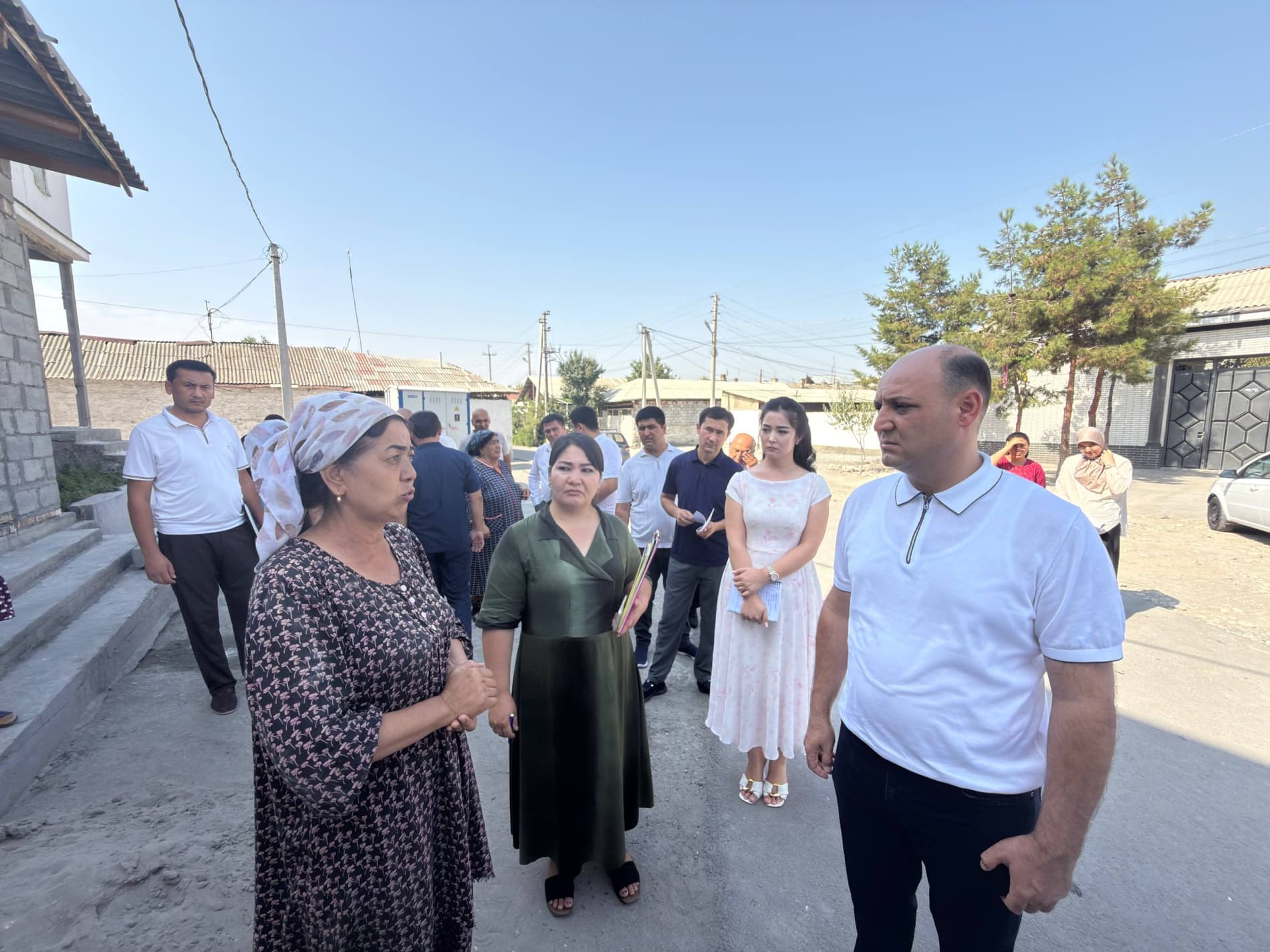 Mahalladagi muammolar manzilli o‘rganilib, amaliy yechimlar belgilanmoqda