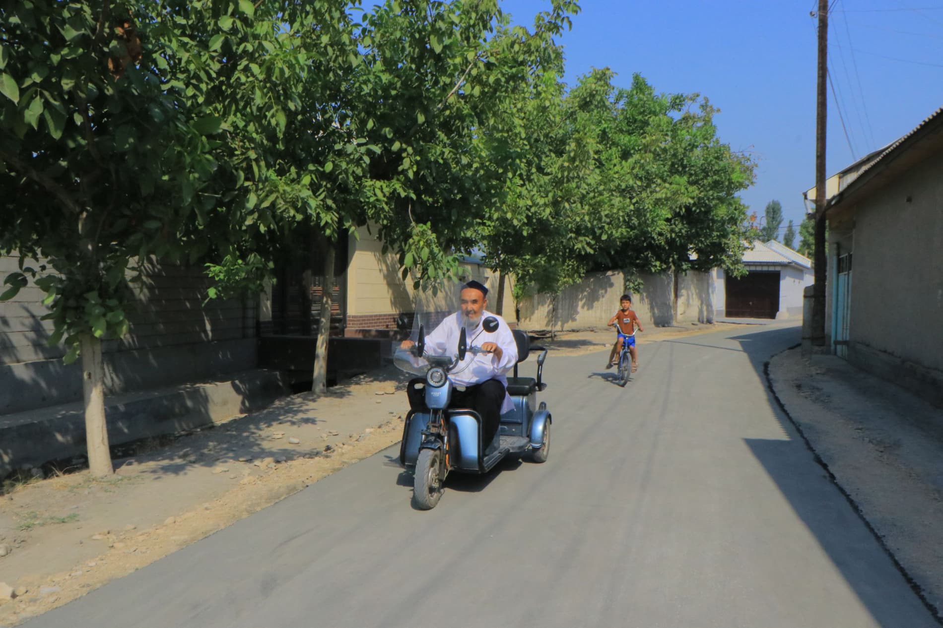 “Султон” маҳалласида йўллар асфальтланиб, обод ва равон бўлмоқда