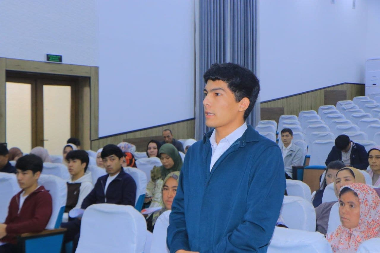 Uchko‘prik tumani hokimi yoshlar bilan ochiq muloqot o‘tkazdi