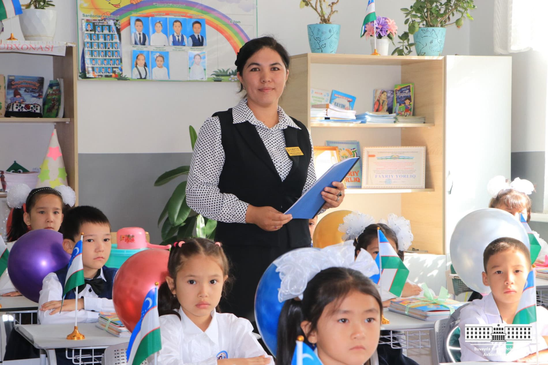 2025-2026 o‘quv yili boshlandi: Buvayda tumanidagi 33-maktabda birinchi qo‘ng‘iroq bayrami tantanali tarzda o‘tkazildi