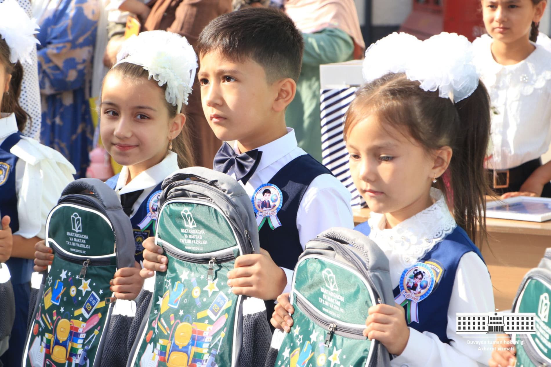 2025-2026 o‘quv yili boshlandi: Buvayda tumanidagi 33-maktabda birinchi qo‘ng‘iroq bayrami tantanali tarzda o‘tkazildi