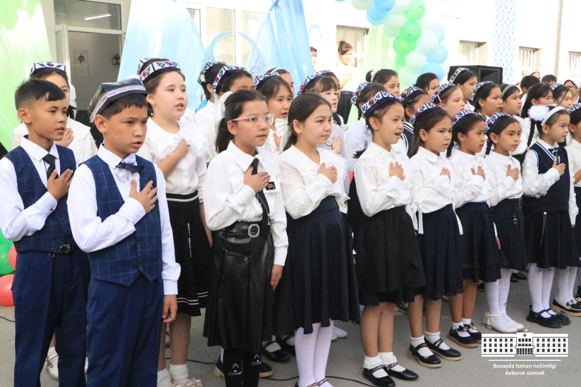 2025-2026 o‘quv yili boshlandi: Buvayda tumanidagi 33-maktabda birinchi qo‘ng‘iroq bayrami tantanali tarzda o‘tkazildi