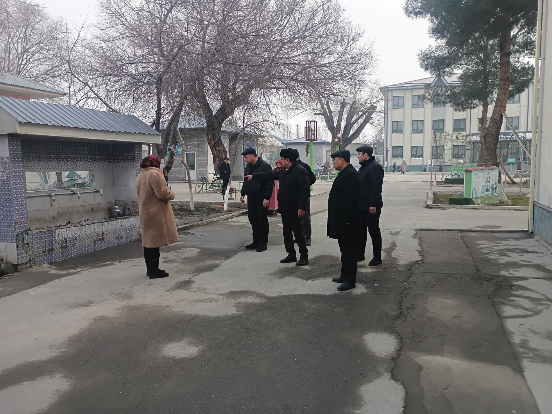 Buvayda tumani hokimi Nayman MFYda amalga oshirilayotgan ishlar bilan tanishdi