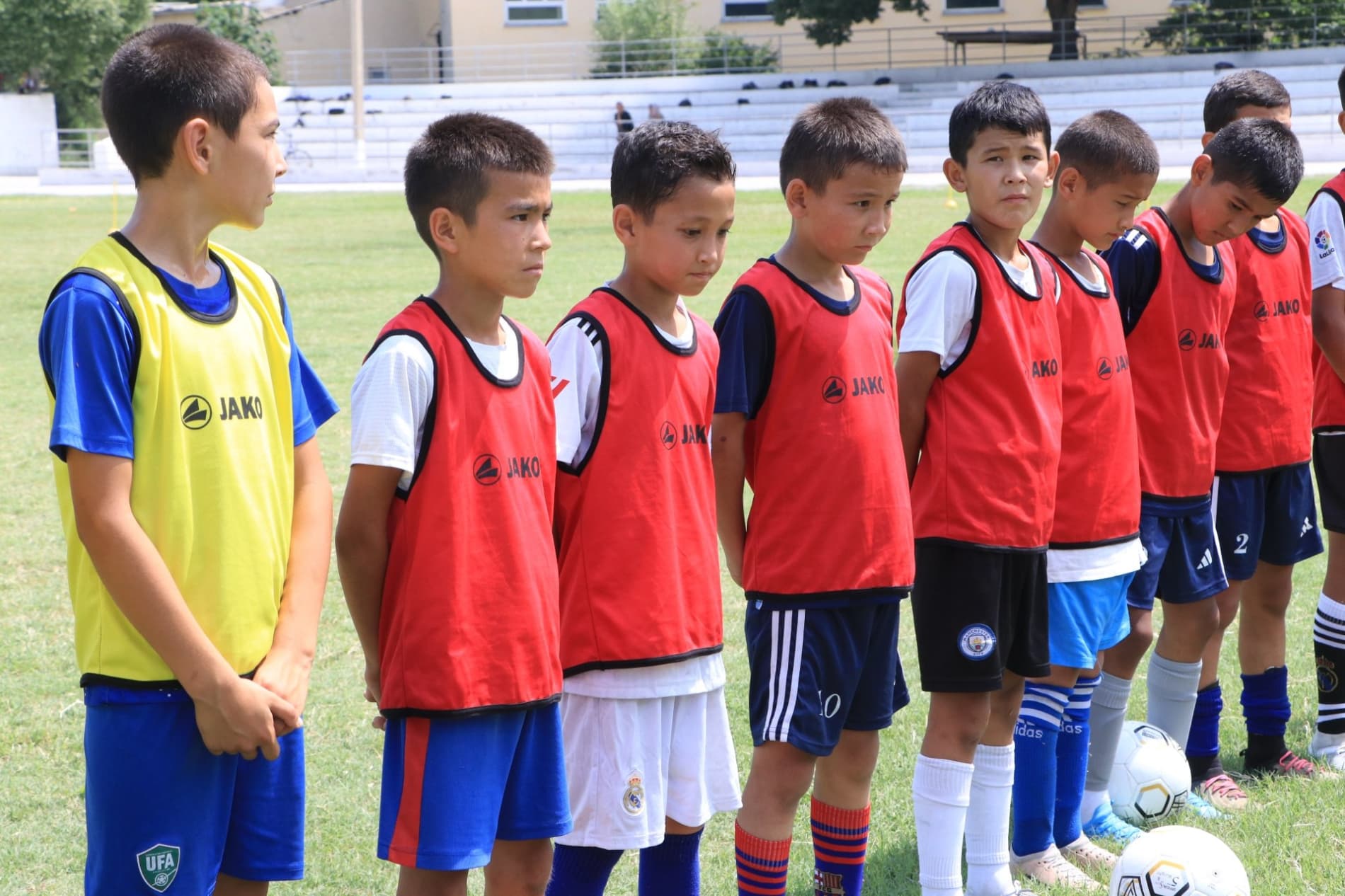 FUTBOL MAYDONIDAGI ORZULAR VA YOSHLARGA E’TIBOR