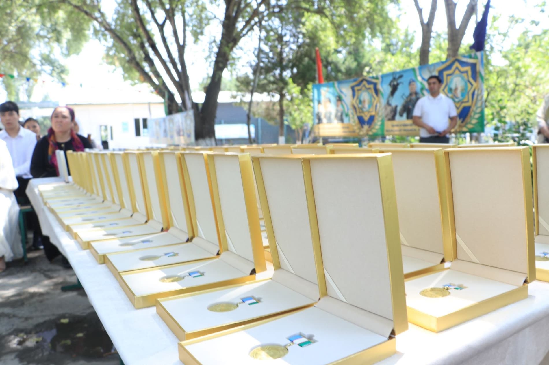 Medallar o‘z egalariga topshirildi