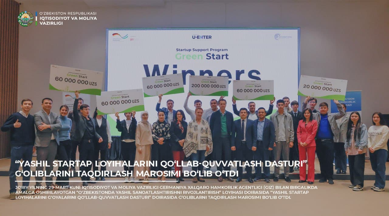 An award ceremony held for the winners of the "Green Startup Projects Support Program"