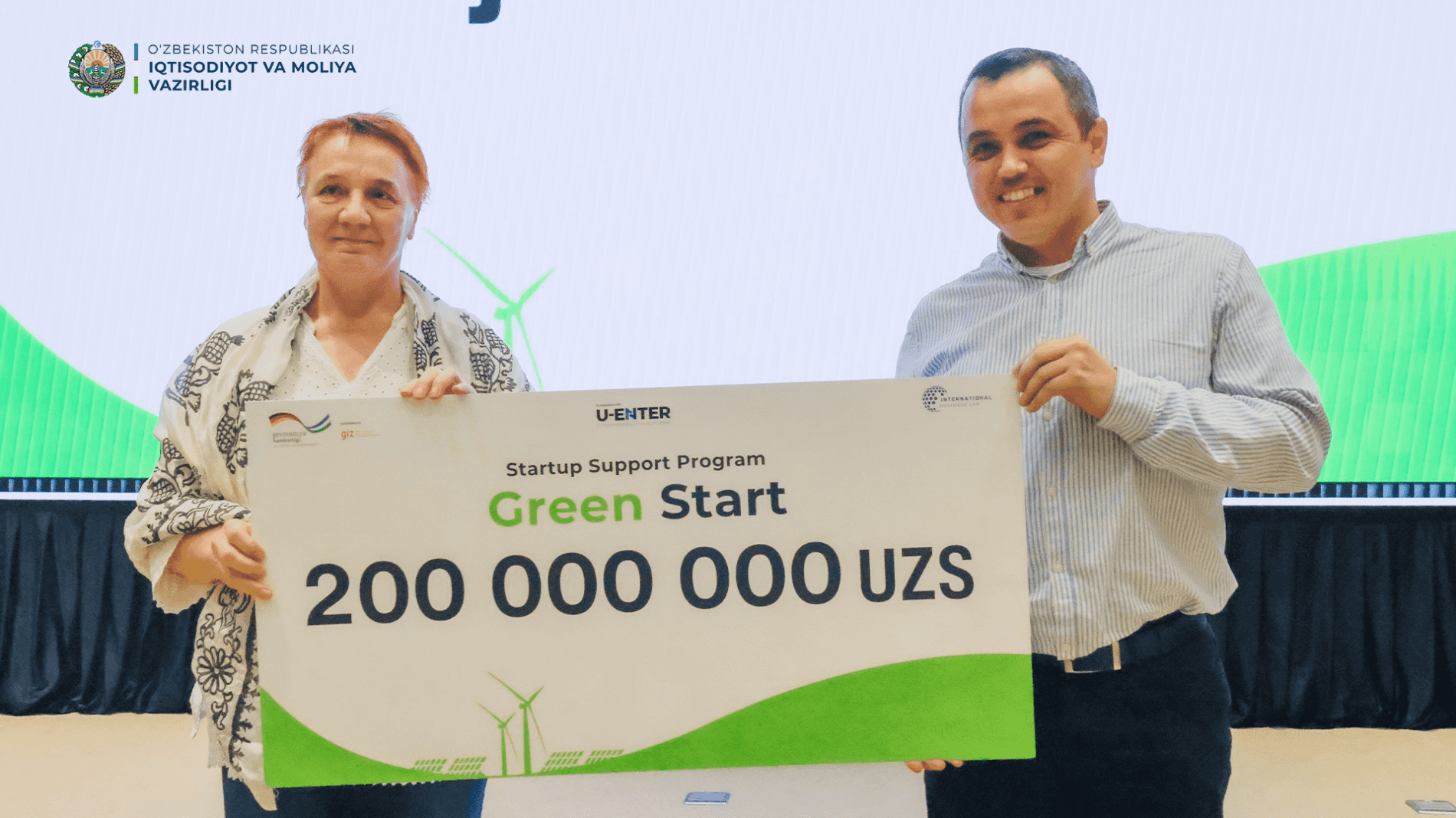 An award ceremony held for the winners of the "Green Startup Projects Support Program"