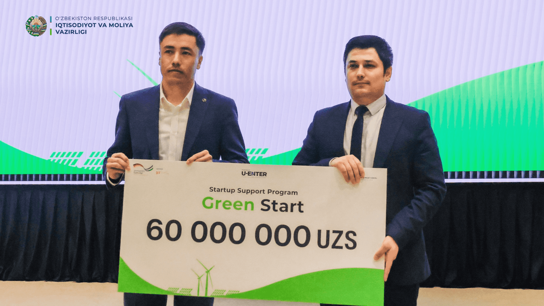 An award ceremony held for the winners of the "Green Startup Projects Support Program"