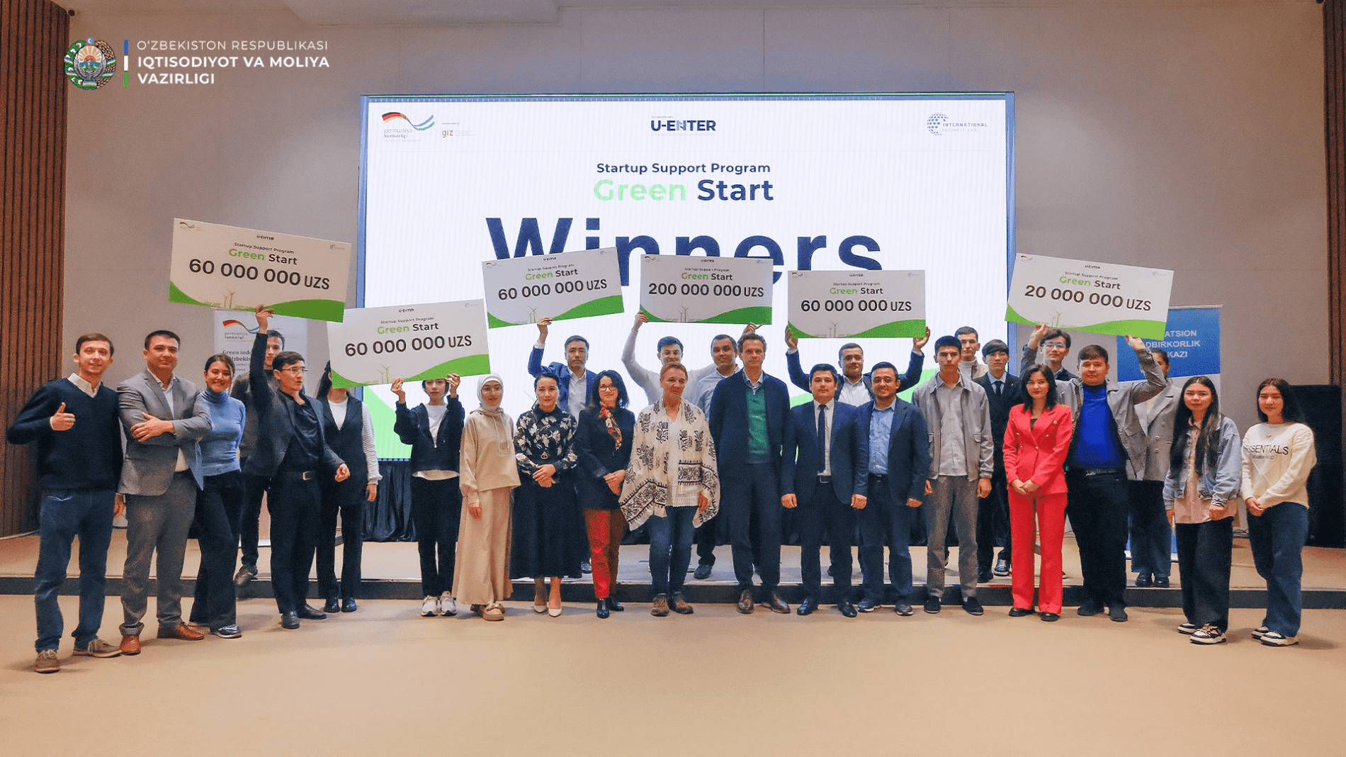An award ceremony held for the winners of the "Green Startup Projects Support Program"