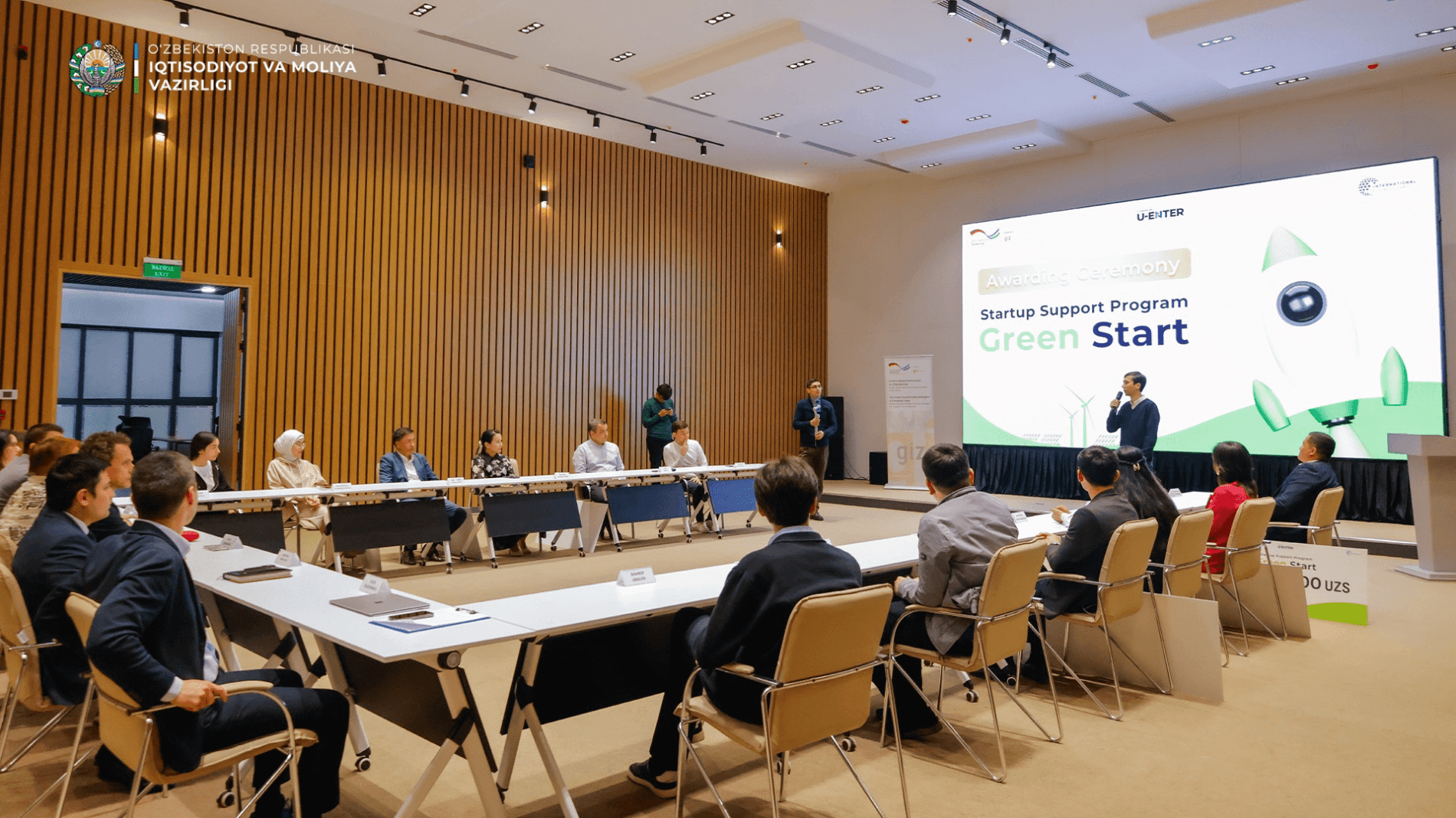 An award ceremony held for the winners of the "Green Startup Projects Support Program"