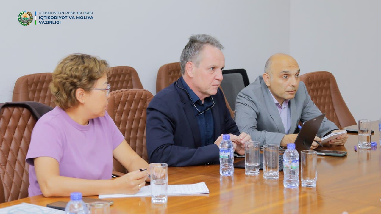 An exchange of views on public financial management took place with representatives of the World Bank delegation