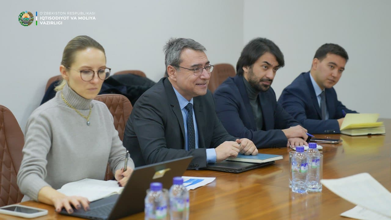 Negotiations were held with representatives of the World Bank
