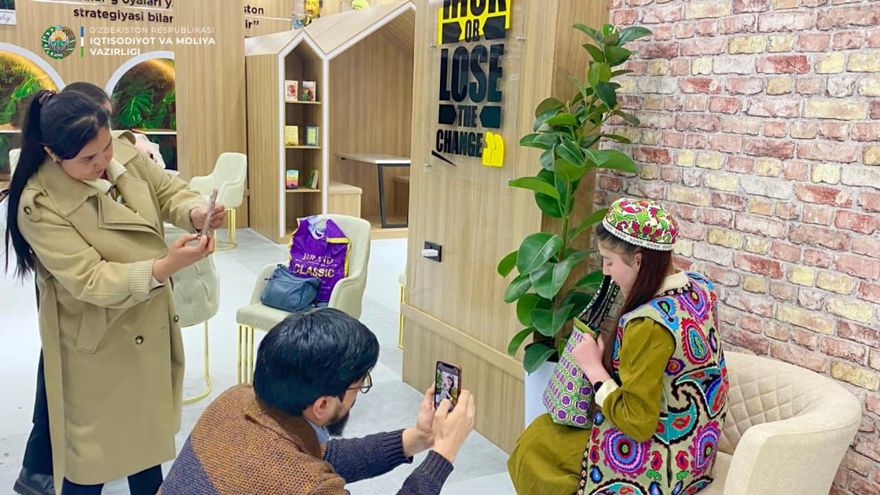 A training session was conducted on "Educating women in e-commerce and developing their skills for working in e-commerce."