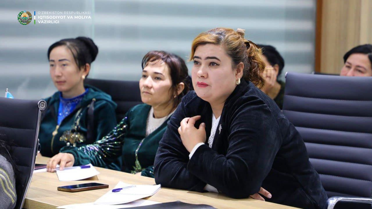 A training session was conducted on "Educating women in e-commerce and developing their skills for working in e-commerce."