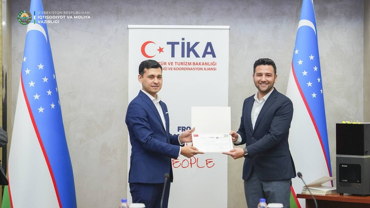 Iqtisodiyot va moliya vazirligi hamda TIKA hamkorligidagi zargarlik va shisha mahsulotlari ishlab chiqarish bo‘yicha o‘quv treninglari ishtirokchilariga sertifikatlar topshirildi