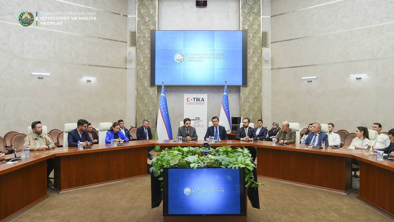 Iqtisodiyot va moliya vazirligi hamda TIKA hamkorligidagi zargarlik va shisha mahsulotlari ishlab chiqarish bo‘yicha o‘quv treninglari ishtirokchilariga sertifikatlar topshirildi