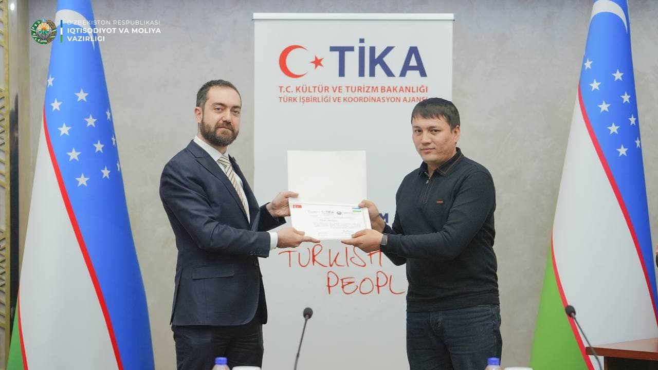 Iqtisodiyot va moliya vazirligi hamda TIKA hamkorligidagi zargarlik va shisha mahsulotlari ishlab chiqarish bo‘yicha o‘quv treninglari ishtirokchilariga sertifikatlar topshirildi