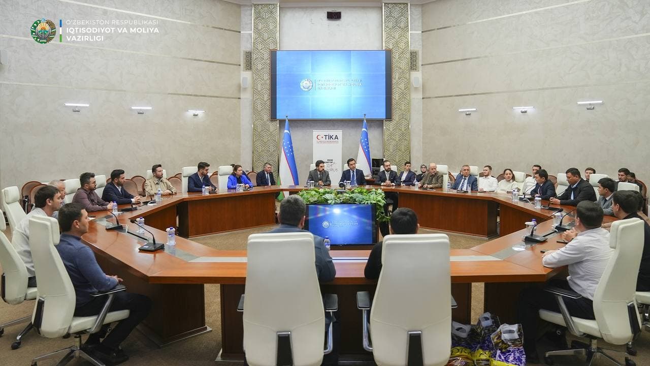 Iqtisodiyot va moliya vazirligi hamda TIKA hamkorligidagi zargarlik va shisha mahsulotlari ishlab chiqarish bo‘yicha o‘quv treninglari ishtirokchilariga sertifikatlar topshirildi