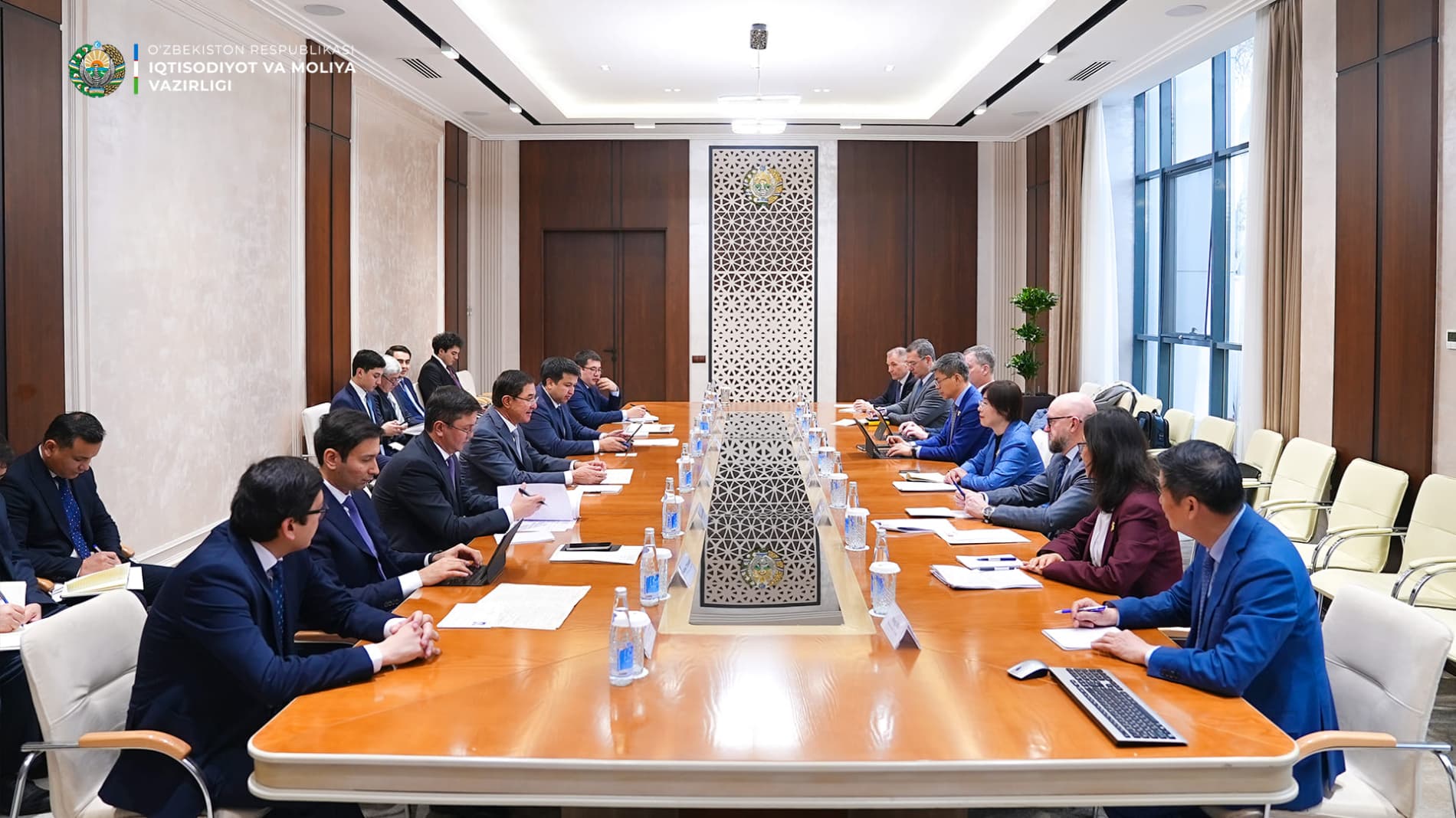 Осиё инфратузилма инвестициялари банки президенти Сзоу Сзяи билан ҳамкорлик йўналишлари муҳокама қилинди