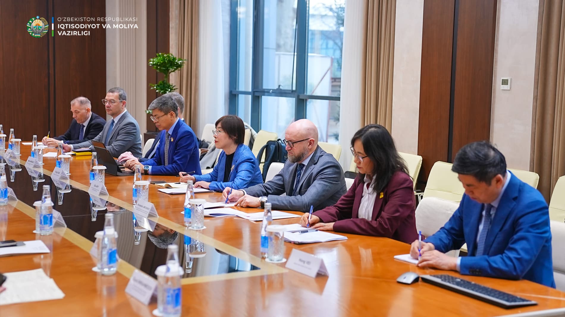 Осиё инфратузилма инвестициялари банки президенти Сзоу Сзяи билан ҳамкорлик йўналишлари муҳокама қилинди