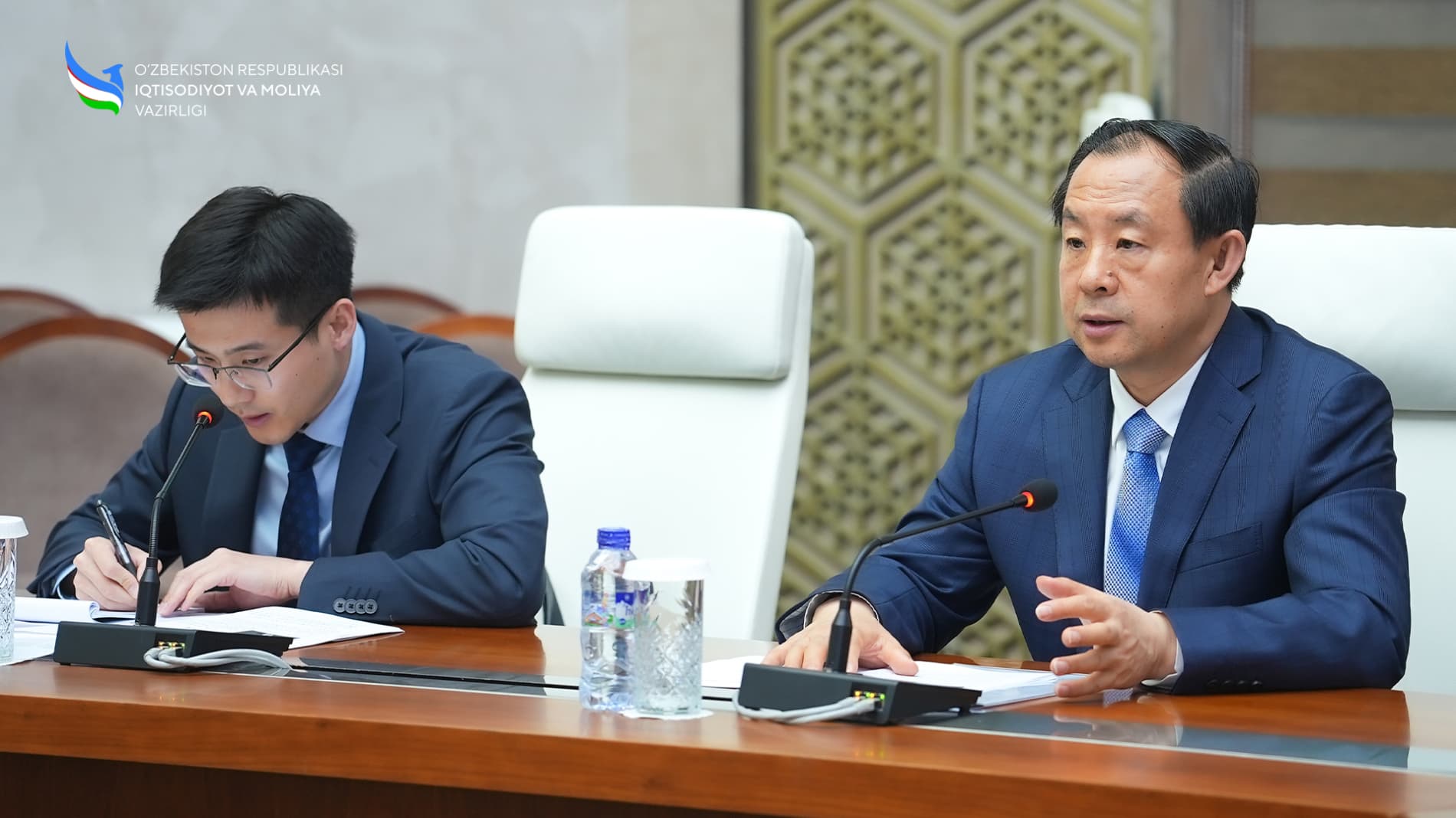 A Meeting Was Held with the Head of the Development Research Center of the State Council of China