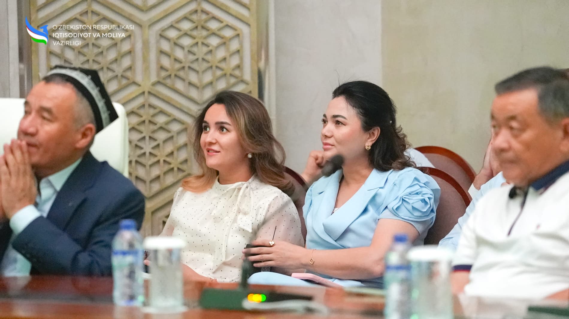 Vazirlik jamoasi O‘zbekiston milliy terma jamoasining tarixiy uchrashuvini birgalikda kuzatdi