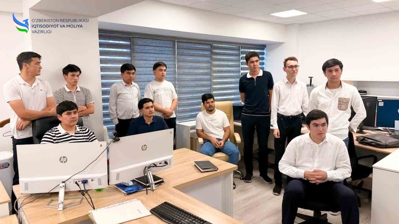“Ахборот технологиялари маркази” ДУКда сунъий интеллект воситаларидан фойдаланиш бўйича ёшлар ўртасида амалий мастер-класс ўтказилди