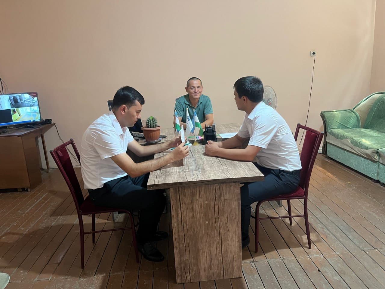 📌 Davlat tili me’yorlariga rioya etish va davlat ramzlari holati o‘rganildi