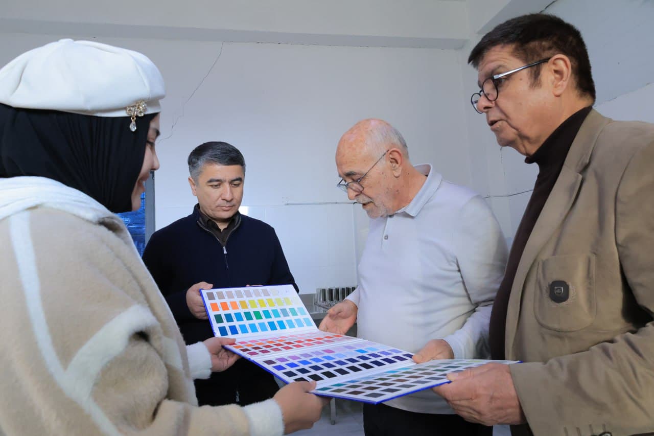 KOGON TUMANI HOKIMI OTABEK QAZOQOV TURKIYALIK TADBIRKOR BILAN HAMKORLIKDAGI ISTIQBOLLI LOYIHALARNI MUHOKAMA QILDILAR