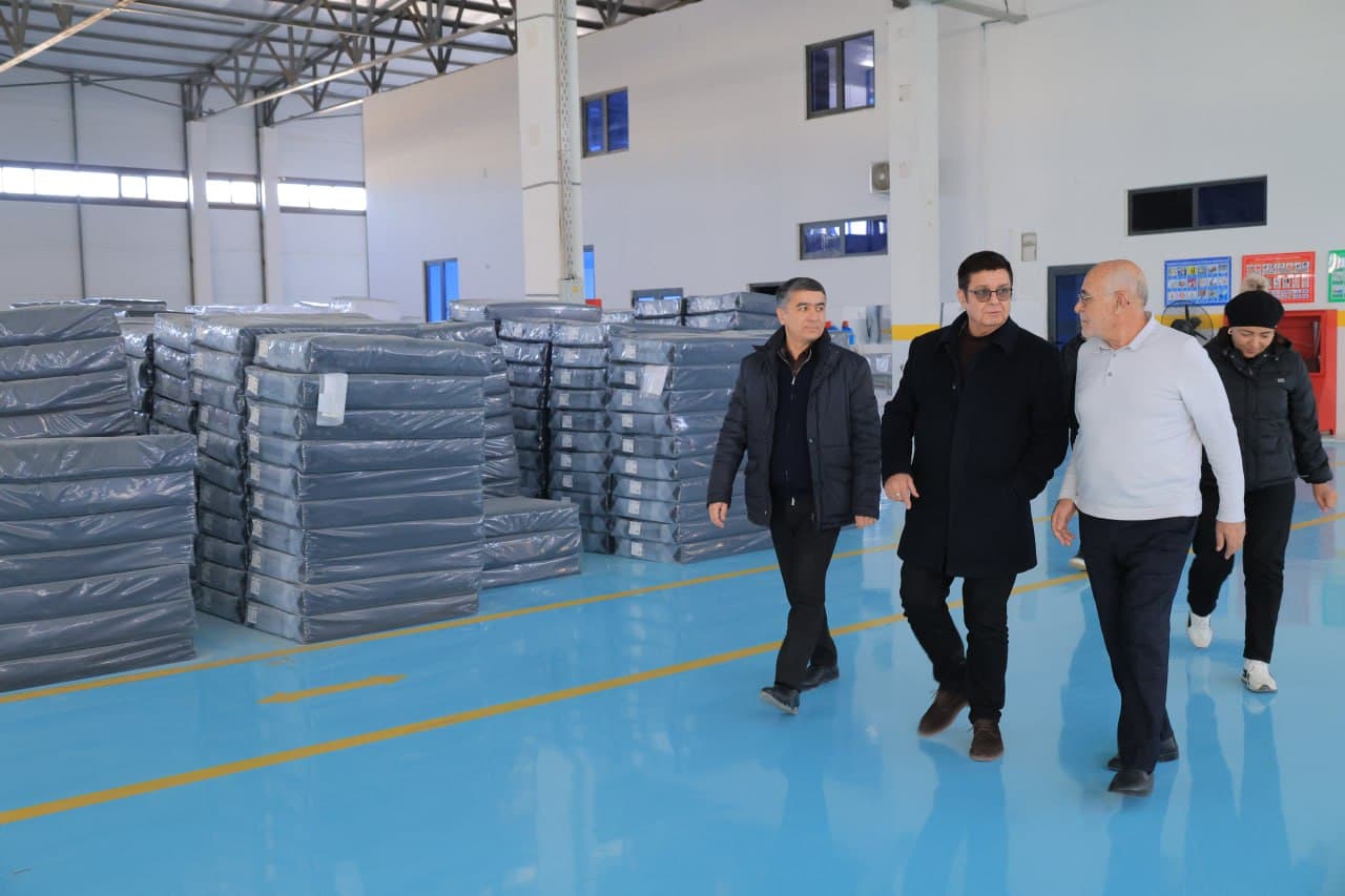 KOGON TUMANI HOKIMI OTABEK QAZOQOV TURKIYALIK TADBIRKOR BILAN HAMKORLIKDAGI ISTIQBOLLI LOYIHALARNI MUHOKAMA QILDILAR