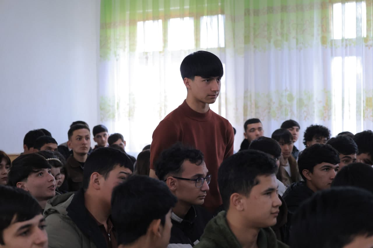 Yoshlar bilan muloqot – bitiruvchilar tashabbuslari qo‘llab-quvvatlanmoqda!