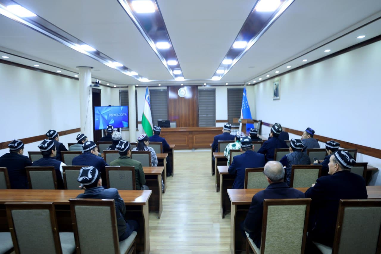 Ғиждувон туманида давлат хизматчиларининг сиёсий онги ва маънавий салоҳиятини юксалтириш йўлида изчил ишлар олиб борилмоқда.