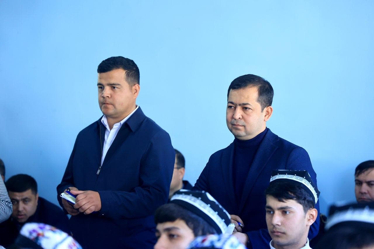 Ma’lumki, davlatimiz rahbarining topshirig‘iga asosan mamlakatimizda har haftaning payshanba kuni vazirlik, idora va hokimliklarda “Yoshlar kuni” sifatida belgilangan.