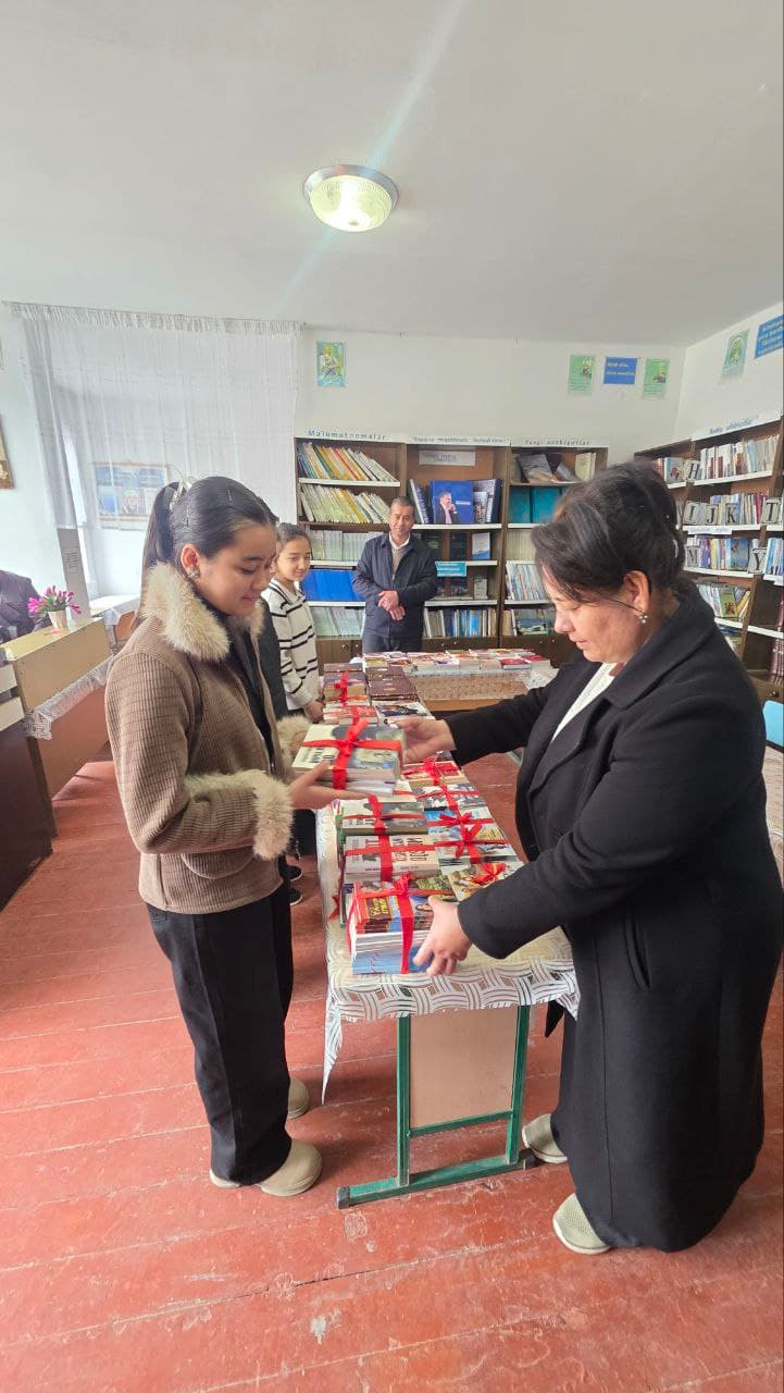 35-maktab kutubxonasi boyitildi!